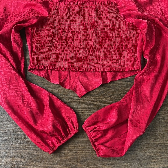 South Moon Under Hashtag Leopard Embossed Handkerchief Hem Top in Red - Picture 9 of 12